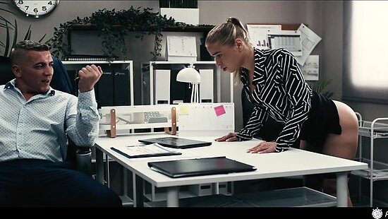 Freeze - во время собеседования босс заморозил девушку и изнасиловал её