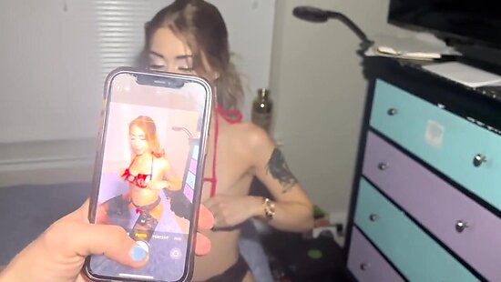 Сводная сестра попросилась переночевать у брата и даже дала помастурбировать свою бритую киску