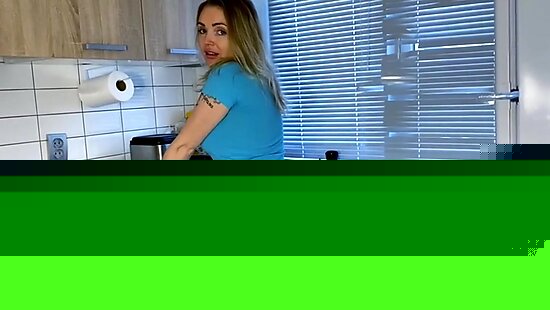 Вместо завтрака секс с мачехой и камшот на лицо